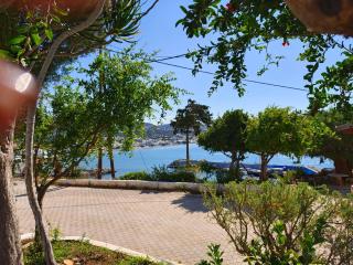 Sea View And Mountain View Apartment For 4 People - 1