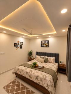 Elegant 1 BHK with 2 Bathrooms Cozy & Spacious Stay - 5