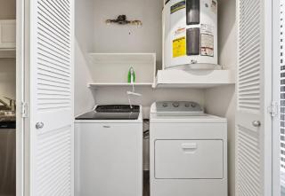 City Escape 1BR Pool, Gym and Workspace - 3