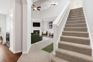 City Escape 1BR Pool, Gym and Workspace - 2