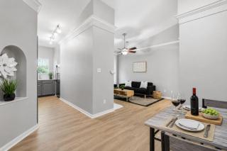 City Escape 1BR Pool, Gym and Workspace - 1