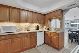 Home With Fenced Yard, Hot tub, Grill and 3 King Beds! - 1