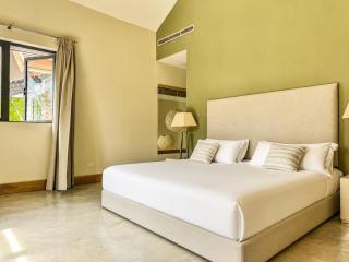Blue Zebra - Splendid Waterfront Villa with Pool - 1