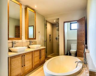 Blue Zebra - Splendid Waterfront Villa with Pool - 2