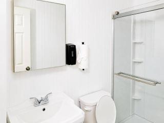 Comfort Stays - with Free Parking, Heat & AC - 4