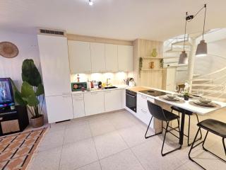 Urban Chic Duplex-2BR with an outdoor space - 2