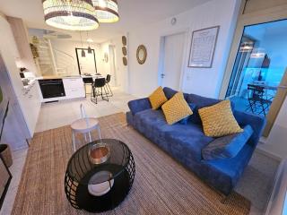 Urban Chic Duplex-2BR with an outdoor space - 0