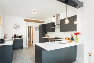 Large Luxury House, Teignmouth sleeps 16 hot tub - 2