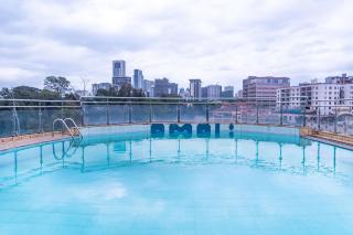 Rooftop Swimming Pool Parkview Suite - Enjoy a bright space with a large road-facing window, recreation park views, and rooftop swimming pool your perfect city escape - Nairobi - 0
