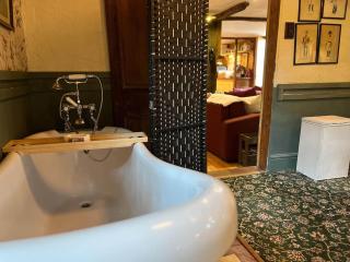 Remarkable Boultons Barn with hot tub and opt sauna - 6