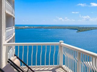 2BR Brickell High-Rise - Pool Gym & Game Room - 6