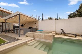 Family Villa Pool Jacuzzi & Pickleball - 9