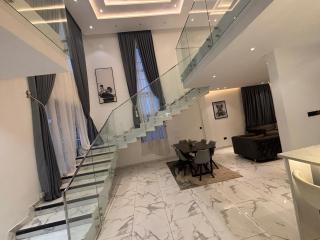 Luxury Spacious Retreat with Modern Comfort - 7