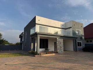 Luxury Spacious Retreat with Modern Comfort - 6