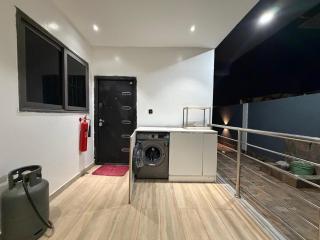 Luxury Spacious Retreat with Modern Comfort - 2