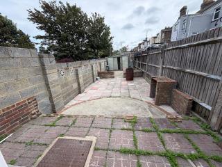3 bedrooms 3 en-suite with parking in Chatham town - 3