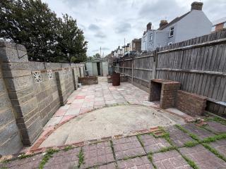 3 bedrooms 3 en-suite with parking in Chatham town - 1