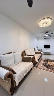 De'5 Homestay Beseri - 9