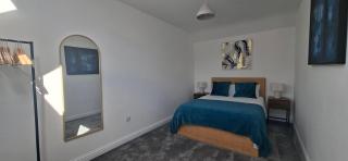 Deluxe one-bed apartment in Yaxley near A1 'The Winston' - 7