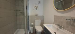 Deluxe one-bed apartment in Yaxley near A1 'The Winston' - 3