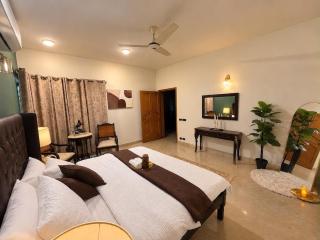 The Luxe Lahore Residence Spacious & Stylish Stay - 4
