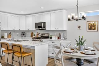 The Sunset Corner-3Bed, 2 Bath & A Fireplace Home - 2