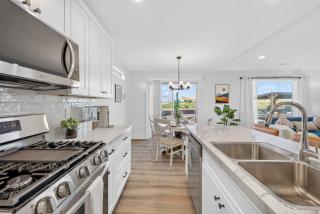 The Sunset Corner-3Bed, 2 Bath & A Fireplace Home - 9