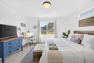 The Sunset Corner-3Bed, 2 Bath & A Fireplace Home - 8