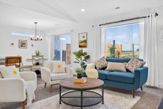 The Sunset Corner-3Bed, 2 Bath & A Fireplace Home - 7