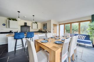 4-Bed Cottage - Pets with Garden & Wood Burner - 3
