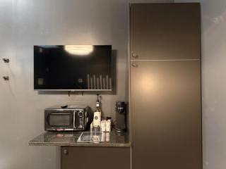 Hollyhock Suite 509 - 7
