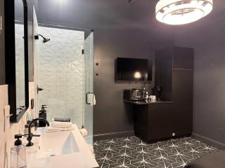 Hollyhock Suite 509 - 2