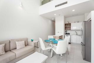 AL318 -Resort Pool-Beach Tennis court- 2BR condo-Close to Palm Beach - 5