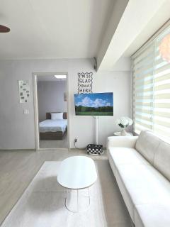 3BR Home near Airport Families & Groups welcome - 7
