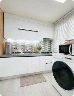 3BR Home near Airport Families & Groups welcome - 1
