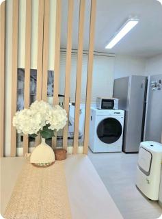 3BR Home near Airport Families & Groups welcome - 2