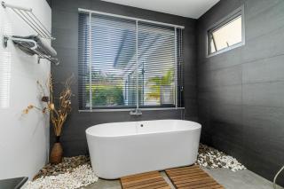 Luxury 4BR Villa Virginie, Salt Pool, Rawai - 3