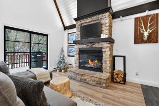 NEW! Ski-in/Out Pedestrian Village + Swimming Pool - 0