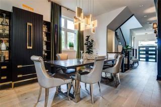 Luxury Oakville Home 4BR Contemporary Design - 2