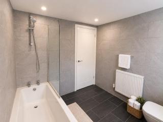 2BD 2BR flat, free parking, contractor, holiday - 9