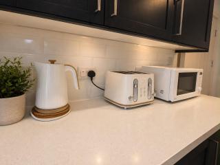 2BD 2BR flat, free parking, contractor, holiday - 8