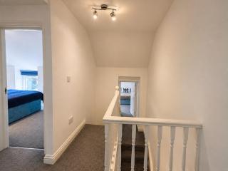 2BD 2BR flat, free parking, contractor, holiday - 7