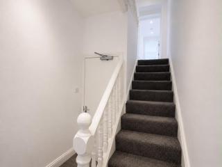 2BD 2BR flat, free parking, contractor, holiday - 5