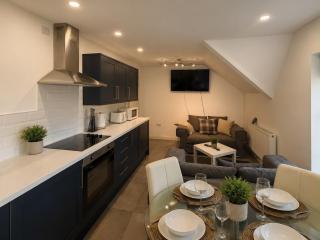 2BD 2BR flat, free parking, contractor, holiday - 2