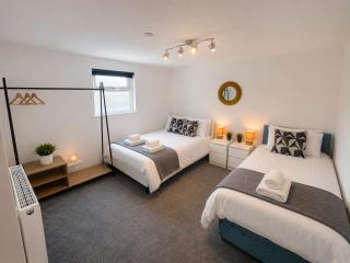 2BD 2BR flat, free parking, contractor, holiday - 1