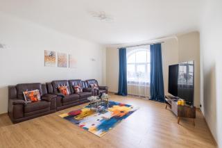 New 3BR for 5 - Big Bathtub & Elevator - 0