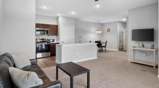 Cozy Modern Apartment with Home Comforts - 5