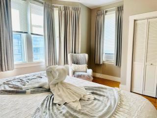 Modern 1BR Steps to Thames Street W - 7