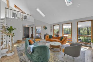 Poconos Ski Retreat w Hot Tub, Game Room, Firepit - 9