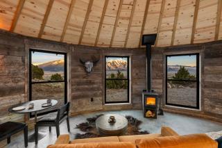 Mountain Yurt - Luxe Yellowstone Cabin I Condé Nast - Emigrant - 9